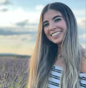 author pic Paola